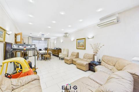 5 bedroom detached house for sale, Woodlands, NW11