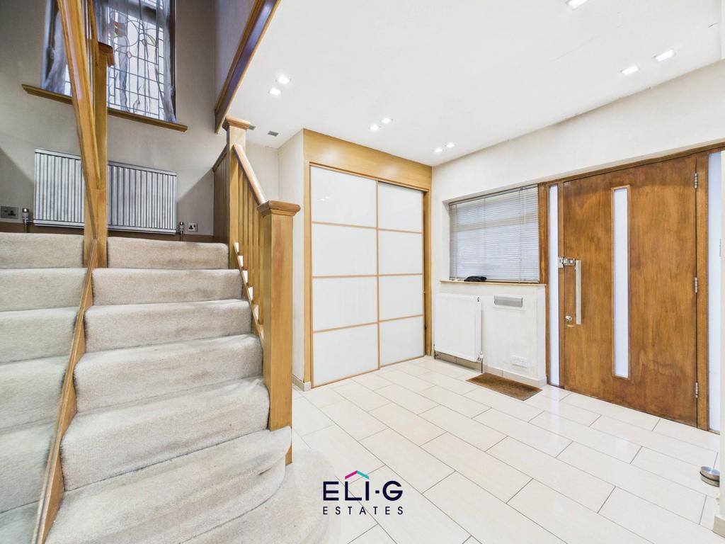 5 bed detached house for sale Woodlands