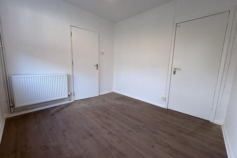 3 bedroom semi-detached house to rent, Blumfield Crescent, Slough, SL1