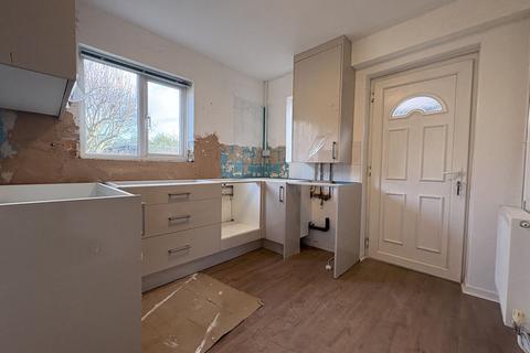 3 bedroom semi-detached house to rent, Blumfield Crescent, Slough, SL1
