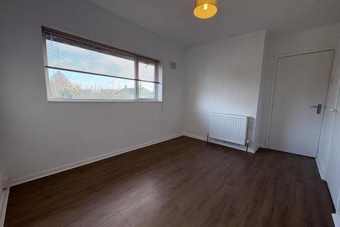 3 bedroom semi-detached house to rent, Blumfield Crescent, Slough, SL1