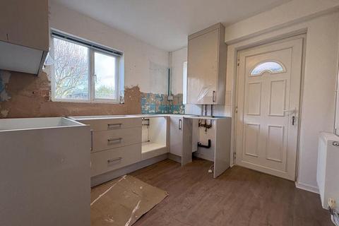 3 bedroom semi-detached house to rent, Blumfield Crescent, Slough, SL1