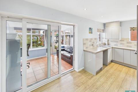 3 bedroom semi-detached house for sale, Harewood Road, Oldham OL2