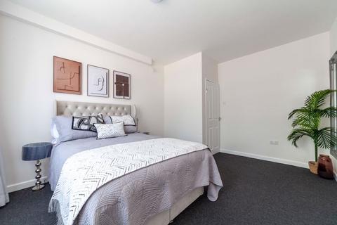 3 bedroom flat to rent, Darlan Road, Fulham, London