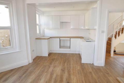 4 bedroom apartment to rent, Eldon Place, Bournemouth