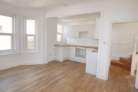 4 bedroom apartment to rent, Eldon Place, Bournemouth