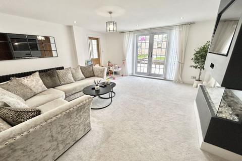 4 bedroom semi-detached house for sale, Tarnside Close, South West Dunstable