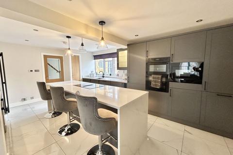 4 bedroom semi-detached house for sale, Tarnside Close, South West Dunstable