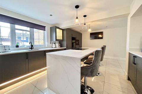 4 bedroom semi-detached house for sale, Tarnside Close, South West Dunstable