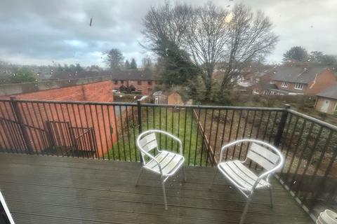 3 bedroom apartment to rent, Hewell Road, Barnt Green