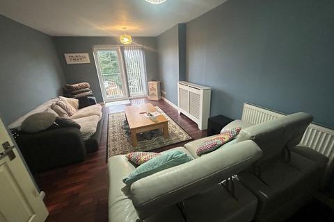 3 bedroom apartment to rent, Hewell Road, Barnt Green