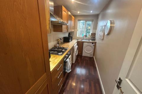 3 bedroom apartment to rent, Hewell Road, Barnt Green