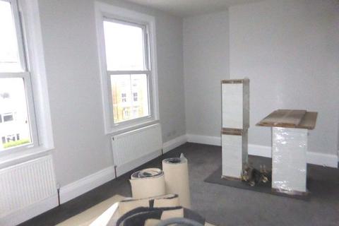 4 bedroom apartment to rent, Versailles Road, London