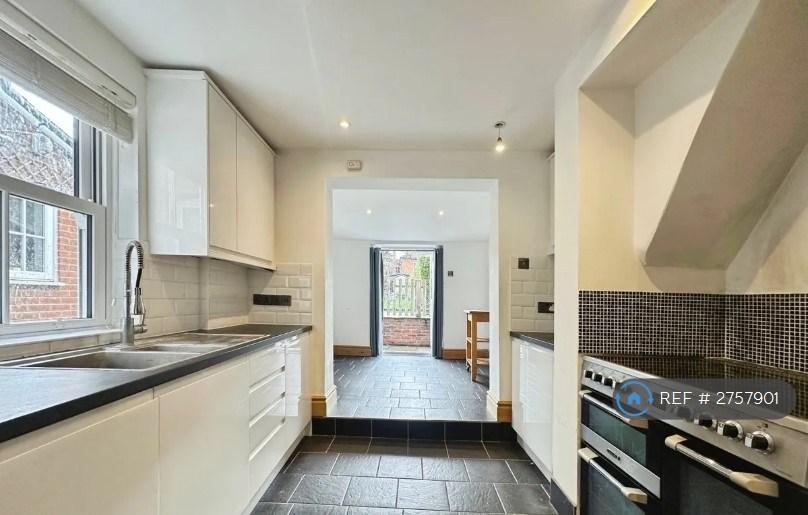 Kitchen 1/2