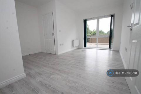 3 bedroom flat to rent, Wharf Road, Chelmsford, CM2