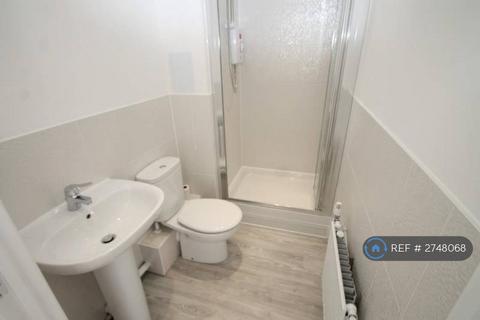3 bedroom flat to rent, Wharf Road, Chelmsford, CM2