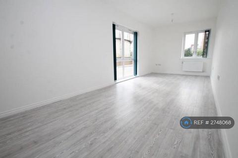 3 bedroom flat to rent, Wharf Road, Chelmsford, CM2