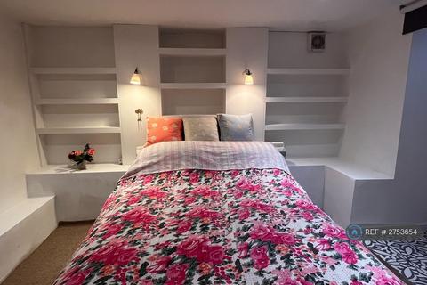 1 bedroom in a flat share to rent, Norwood Road, London, SE24