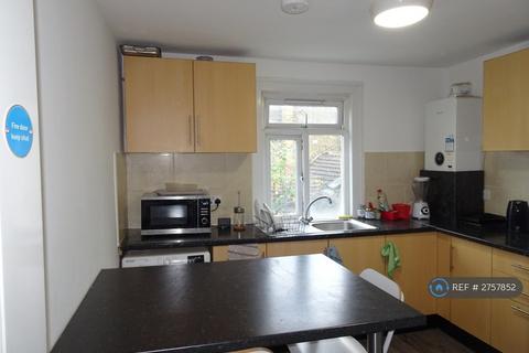 1 bedroom in a flat share to rent, South Norwood Hill, London, SE25
