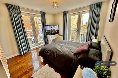 2 bedroom flat to rent, Millennium Drive, London, E14