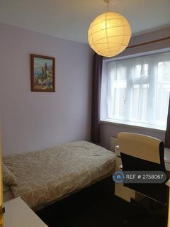1 bedroom in a flat share to rent, Cottenham House, London, N19