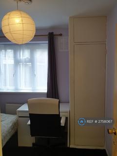 1 bedroom in a flat share to rent, Cottenham House, London, N19