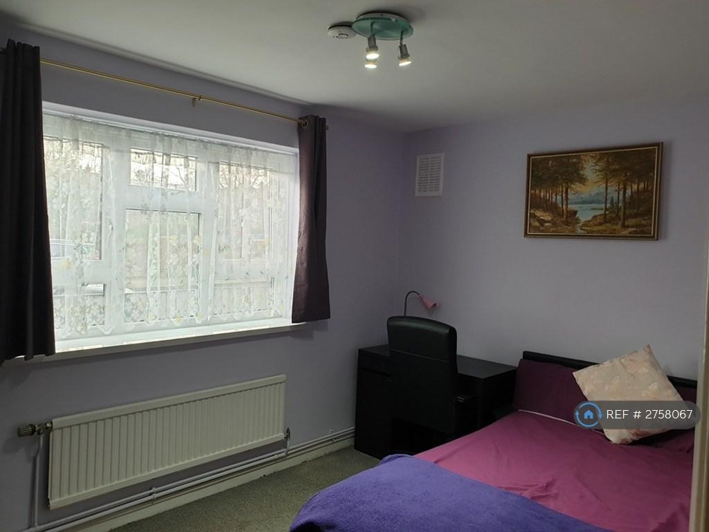 Spaciously Furnished Double Room