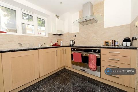 1 bedroom in a flat share to rent, Cottenham House, London, N19