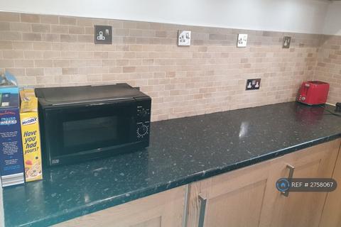 1 bedroom in a flat share to rent, Cottenham House, London, N19