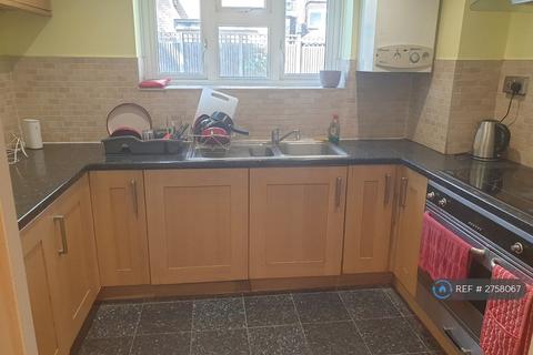1 bedroom in a flat share to rent, Cottenham House, London, N19
