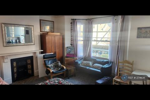 1 bedroom in a house share to rent, Kestrel Avenue, London, SE24