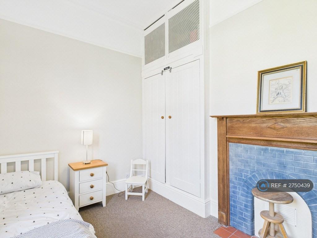 Twin Bedroom