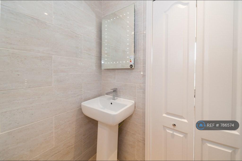 Bedroom 1 Ensuite 2