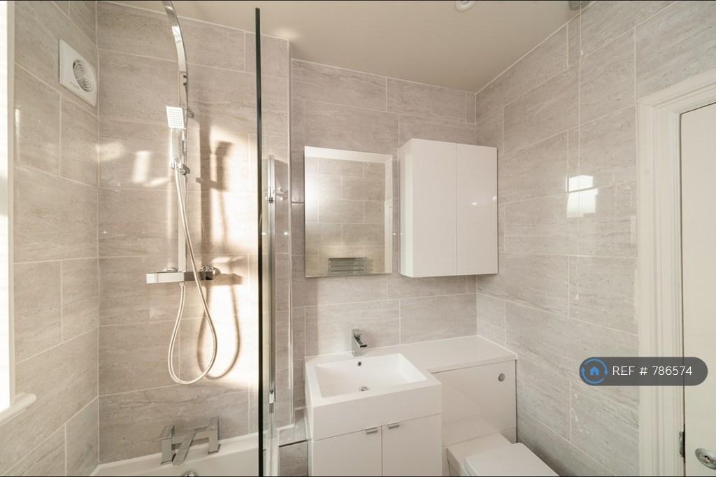 Family Bathroom-2