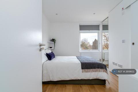 6 bedroom semi-detached house to rent, Wisteria Road, London, SE13