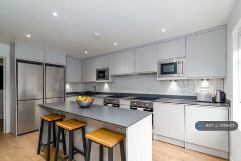 6 bedroom semi-detached house to rent, Wisteria Road, London, SE13