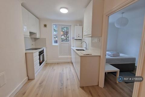 1 bedroom flat to rent, High Street, London, E17