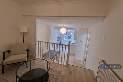 1 bedroom flat to rent, High Street, London, E17
