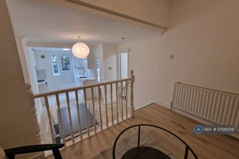 1 bedroom flat to rent, High Street, London, E17