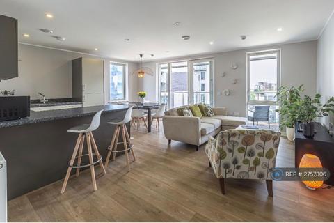 3 bedroom flat to rent, Queensbury House, London, E14