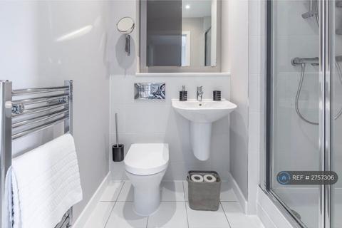 3 bedroom flat to rent, Queensbury House, London, E14