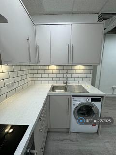 Studio to rent, Cherry Orchard Road, Croydon, CR0