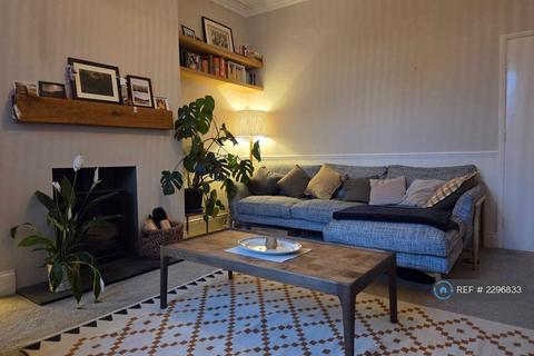 2 bedroom flat to rent, Lesbury Road, Newcastle Upon Tyne, NE6