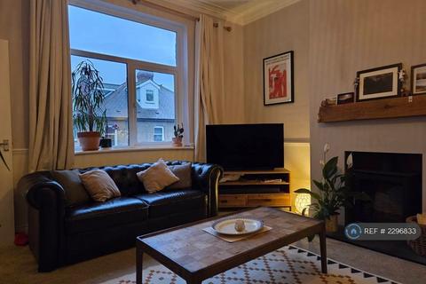 2 bedroom flat to rent, Lesbury Road, Newcastle Upon Tyne, NE6