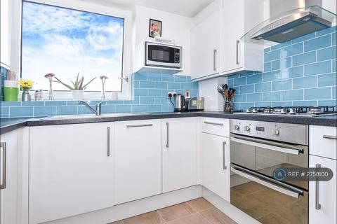 2 bedroom flat to rent, Westleigh Avenue, London, SW15