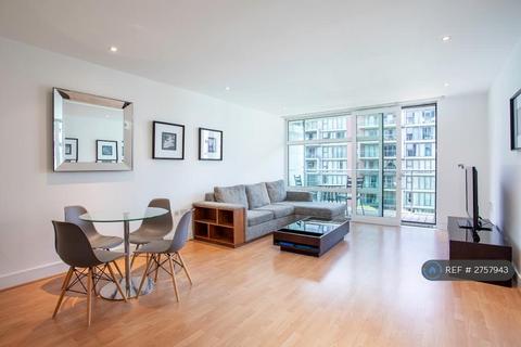 2 bedroom flat to rent, Howard Building, London, SW11