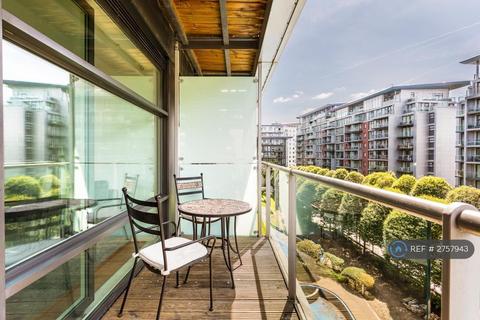 2 bedroom flat to rent, Howard Building, London, SW11