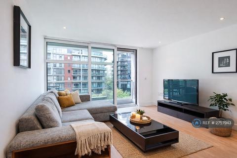 2 bedroom flat to rent, Howard Building, London, SW11