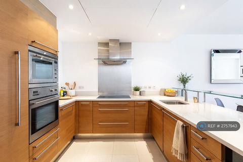 2 bedroom flat to rent, Howard Building, London, SW11