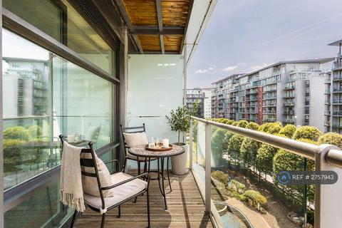 2 bedroom flat to rent, Howard Building, London, SW11